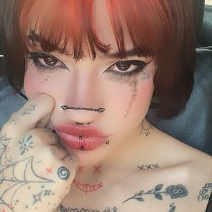 Model - VennusSativa cute