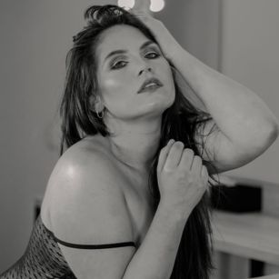 Model - Natasha footjob