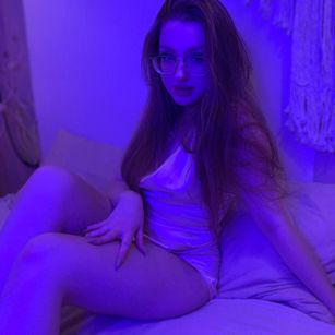 Model - Stephany dildo