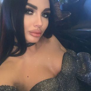 Model - HottLassyy longhairs