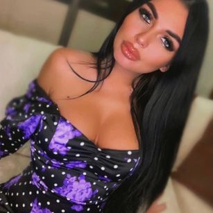 Model - HottLassyy sweetlips