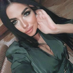 Model - HottLassyy brunette