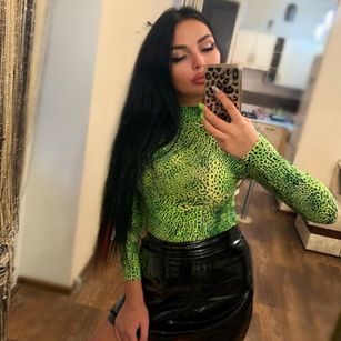 Model - HottLassyy longhairs