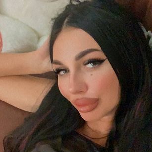 Model - HottLassyy sexydance