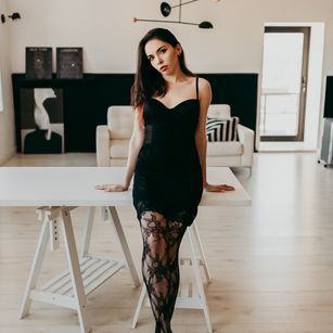 Model - LinaGilt skinny