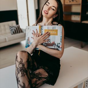 Model - LinaGilt pussy