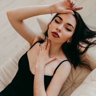 Model - LinaGilt sexy