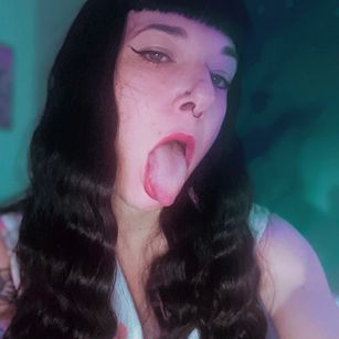 Model - Miss Coco Deville assplay