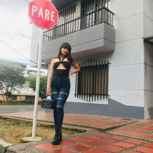 Model - Emily_Hot_ petite