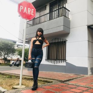 Model - Emily_Hot_ feet