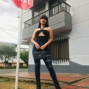 Model - Emily_Hot_ petite