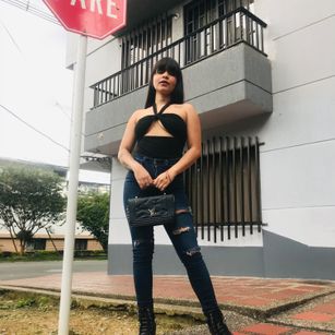 Model - Emily_Hot_ feet