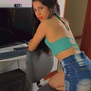 Model - Giannina Mason swallowing