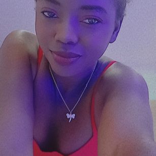 Model - Nahomy Klein sissy