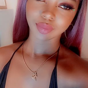 Model - Nahomy Klein latina