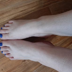 Model - NinaCherry strip