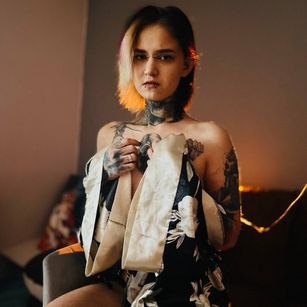 Model - Diana piercing