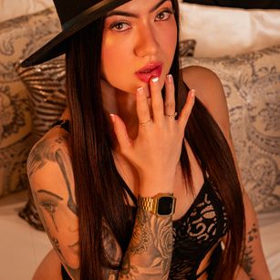 Model - Julia Nova cum