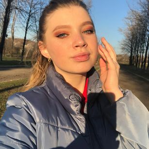 Model - Lilly Hall deepthroat