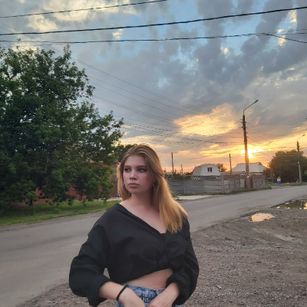 Model - Lilly Hall sex