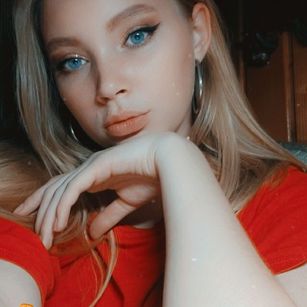 Model - Lilly Hall teen