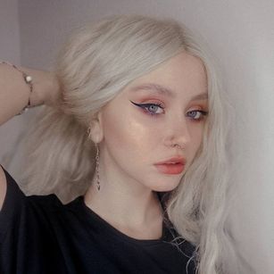 Model - RebeccaCrystal blueeyes