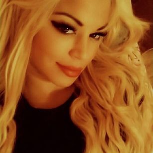 Model - VikkiGold new