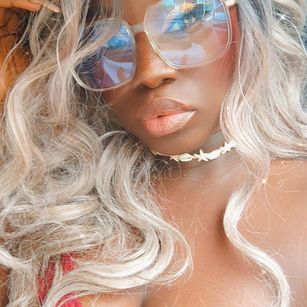 Model - ChelsyCour toys