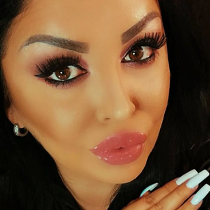 Model - Glossy Miss blowjob