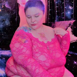 Model - BBW Petal Darling fetish