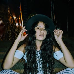 Model - JEIMY DAYANA TOLOZA URRUTIA caresses