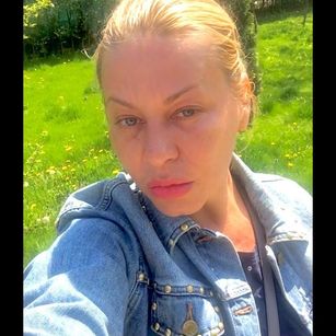 Model - Linda Sophie bigass