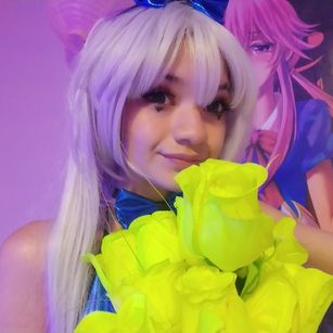 Model - Ms.Pickles young