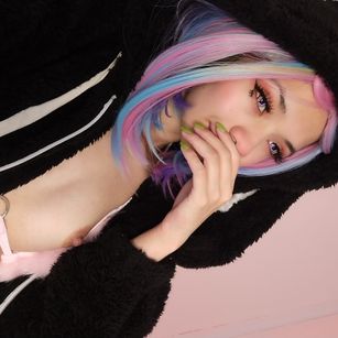 Model - Ms.Pickles latina