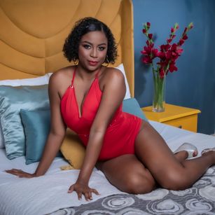 Model - ValeryNova curvy