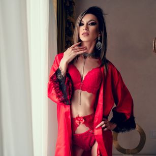 Model - MayaHale cei