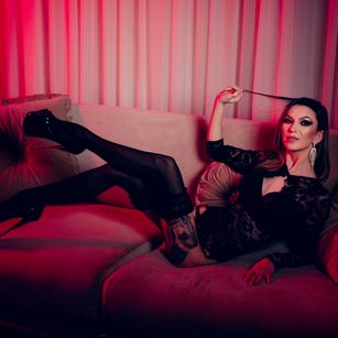 Model - MayaHale humiliation