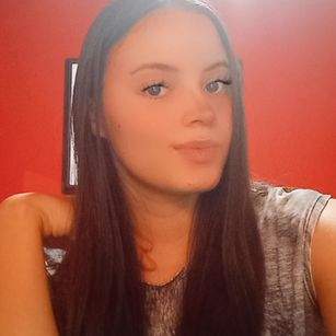 Model - Valeria Mendez feet