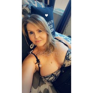 Model - Velvet Skye joi