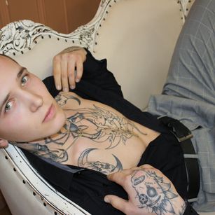 Model - NickolasRoss young