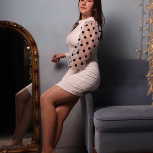 Model - EmiliaBruse stockings