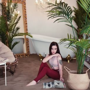 Model - Helen Mouris tatoo