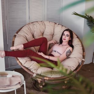 Model - Helen Mouris girls