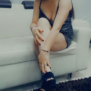 Model - EVA MILF feet