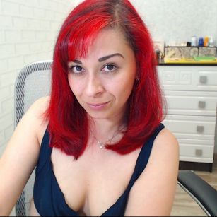 Model - Lana redhead