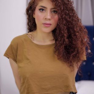 Model - Laura_fountain_ cumcontrol