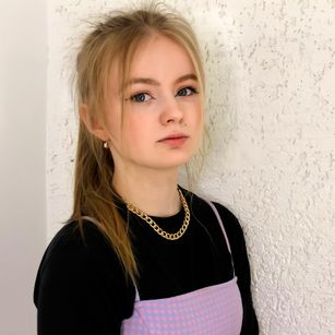 Model - Britney Blush dance