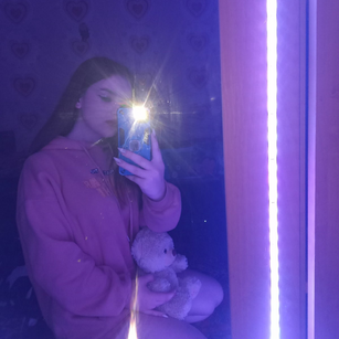 Model - JuliaJoyy model