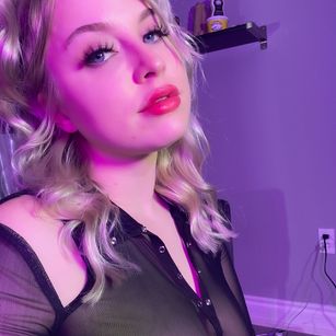 Model - The Princess Mia femdom