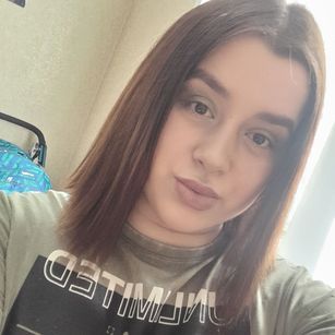 Model - EllyFray stockings